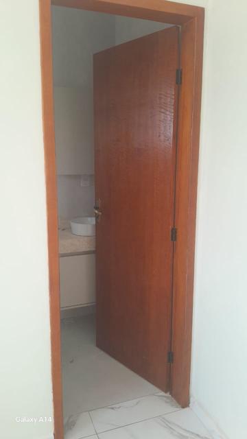 Porta e batente em madeira