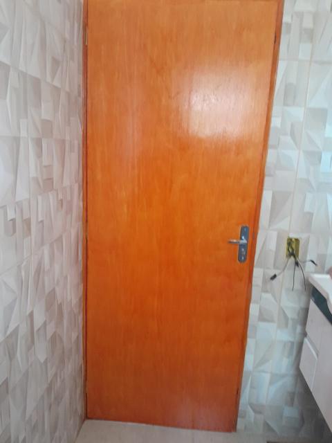 Porta envernizada