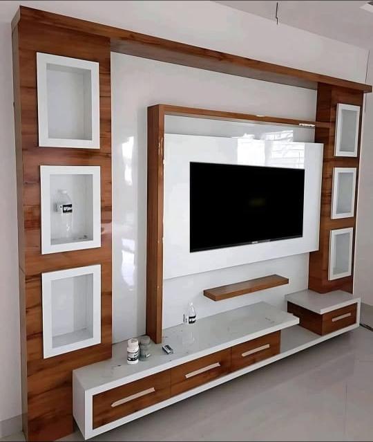 Painel de TV em madeira montado